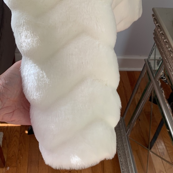 WHBM chevron Faux FUR white ivory coat jacket sold out $228 M 6 8 romantic - Picture 5 of 13